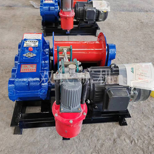 卷揚機，也叫絞車